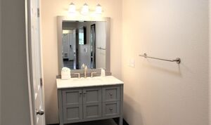 1st Mate Quarters (1 Bedroom Suite) No pets Photo 4