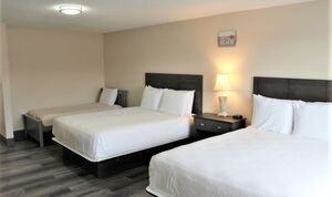 Double Queen Suite with Twin Bed and Kitchenette Photo 1