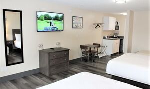 Double Queen Suite with Twin Bed and Kitchenette Photo 3