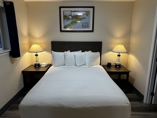 Captain's Quarters w/Full Kitchen (No Pets) Photo 2